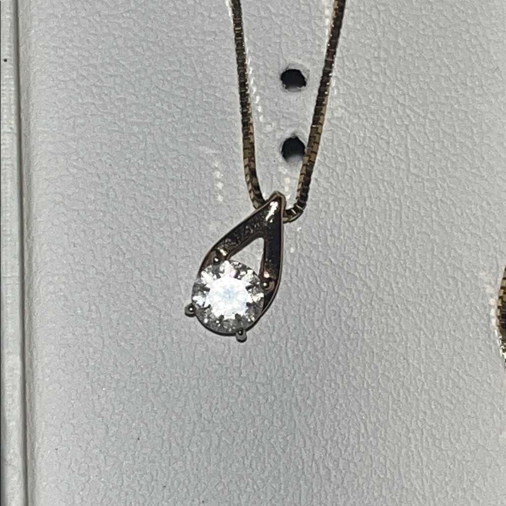 Cynthia Rowley Elegant Gold Tone Necklace With Clear Gem